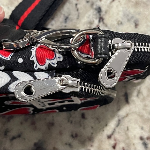 NWOT Brighton Hearts A Flutter Utility Bag Black Red Heart Pattern Crossbody New - Picture 4 of 11